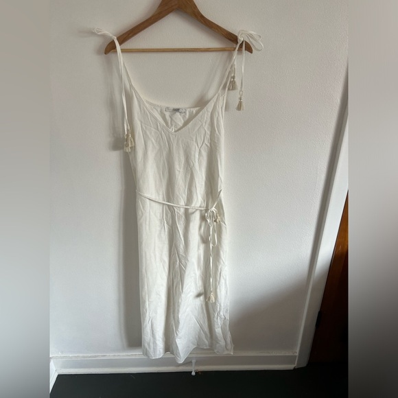 Subtle Luxury Linen Cotton White Dress, size S/M - Picture 2 of 5
